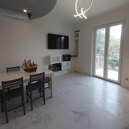 Elegantissimo Direttamente Sul Mare Le Ghiaie 6 Posti Letto Apartment *